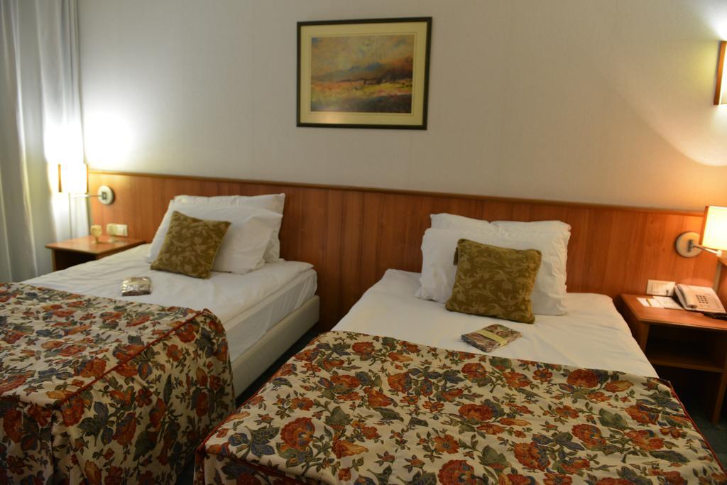 Hotel Karpos Скопье Экстерьер фото