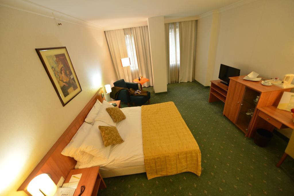 Hotel Karpos Скопье Номер фото