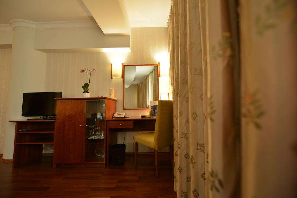 Hotel Karpos Скопье Номер фото